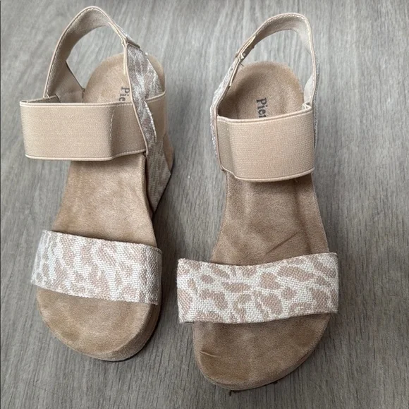 Pierre Dumas Tan Sandals Size 6.5/ 8 cm height - Picture 2 of 8